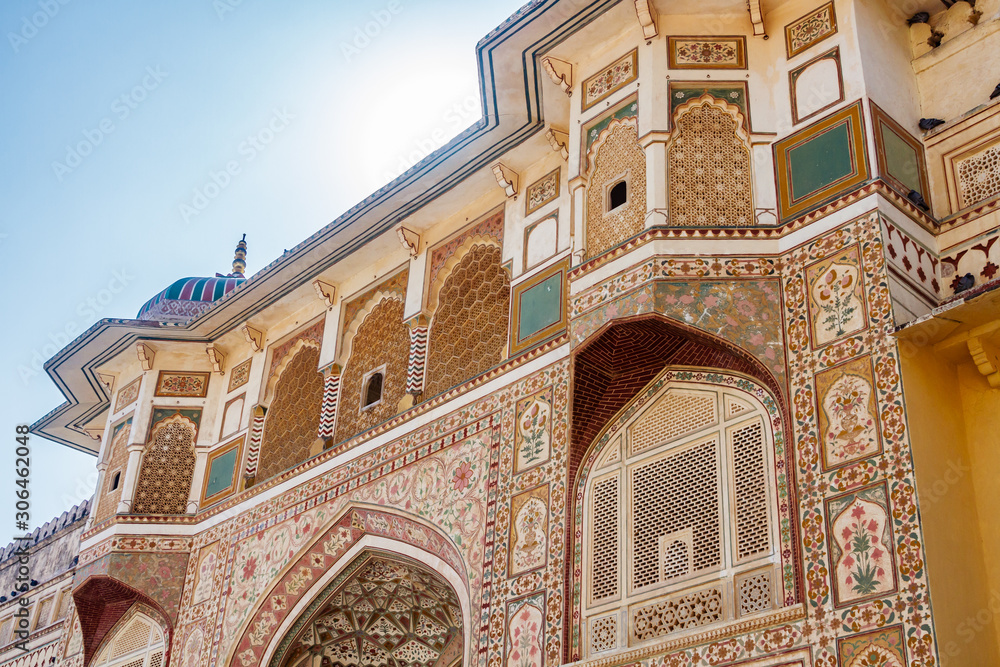 Obraz premium A section of the Ganesh Pol palace at Amber Fort in Rajasthan, India.