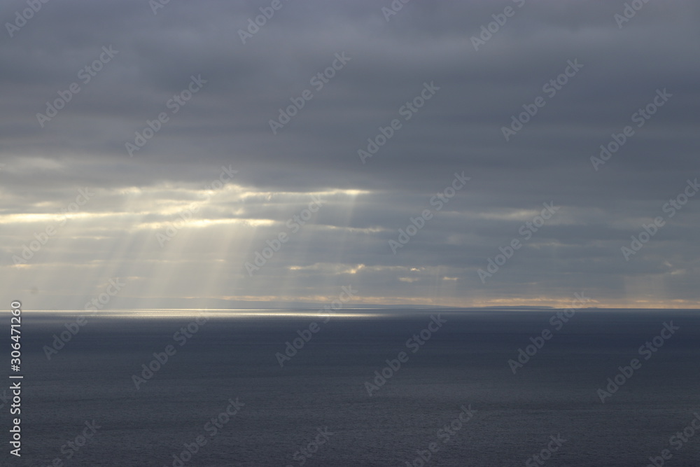 Crespucular light on the Pacific Crespucular light on the Pacific