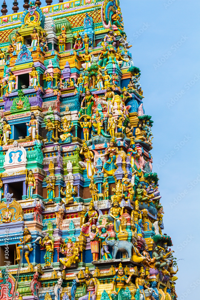 Fototapeta premium Closeup details on the tower of a Hindu Temple dedicated to Lord Shiva in Colombo, Sri Lanka.