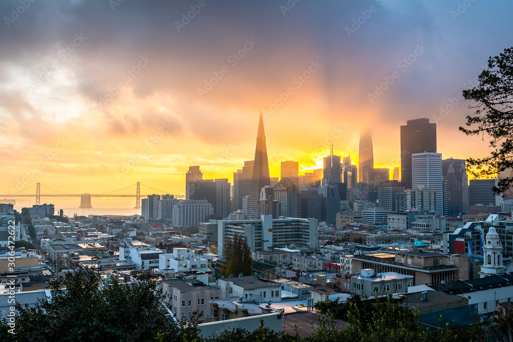 Obraz premium Sunrise from Ina Coolbrith Park