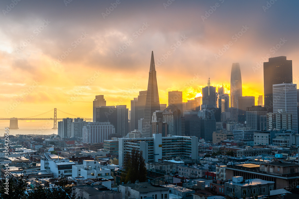 Obraz premium Sunrise from Ina Coolbrith Park