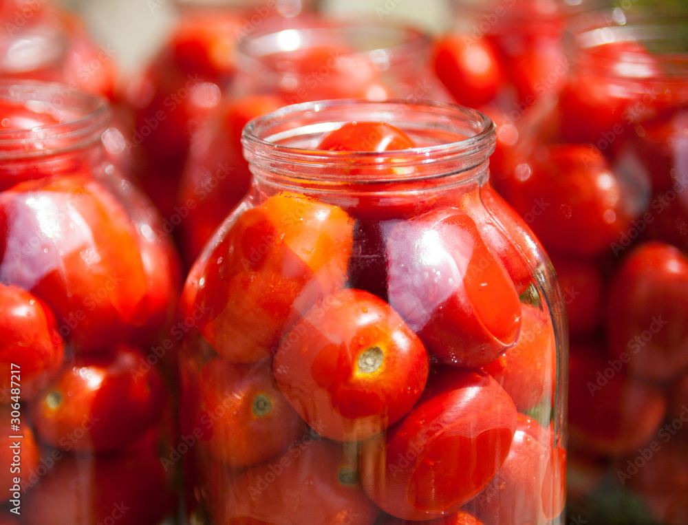 Pickling (canning) the tomatoes. Pickling (canning) the tomatoes.