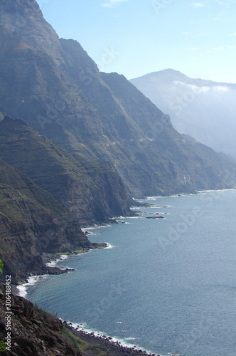 IMGP1323 Steep cliffs on island coast