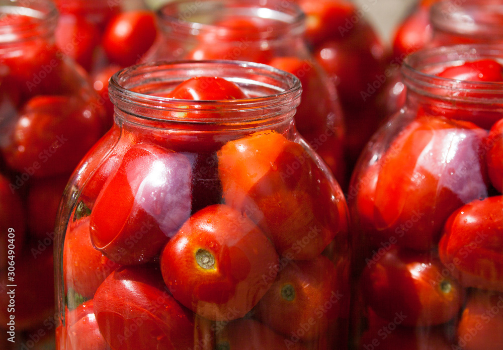 Pickling (canning) the tomatoes. Pickling (canning) the tomatoes.