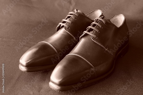 靴 皮靴 黒 黒背景 イタリア製 男物 セピア