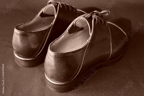靴 皮靴 黒 黒背景 イタリア製 男物 セピア