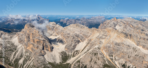 Górski pejzaż - dolomity. Turystyka górska w południowym Tyrolu we Włoszech. 