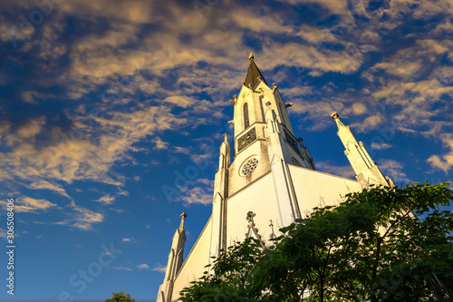 Photos City parish church in Melk city center on a sunset