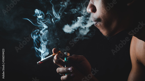 People who smoke with a black background Causing lung cancer 