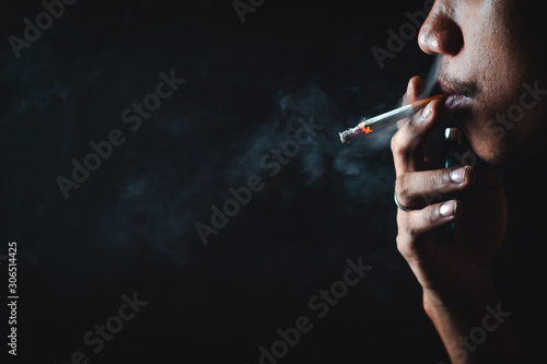 People who smoke with a black background Causing lung cancer 