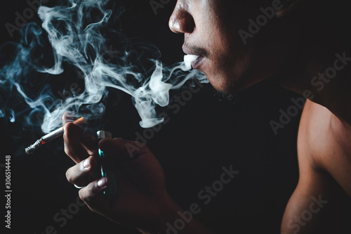 People who smoke with a black background Causing lung cancer 