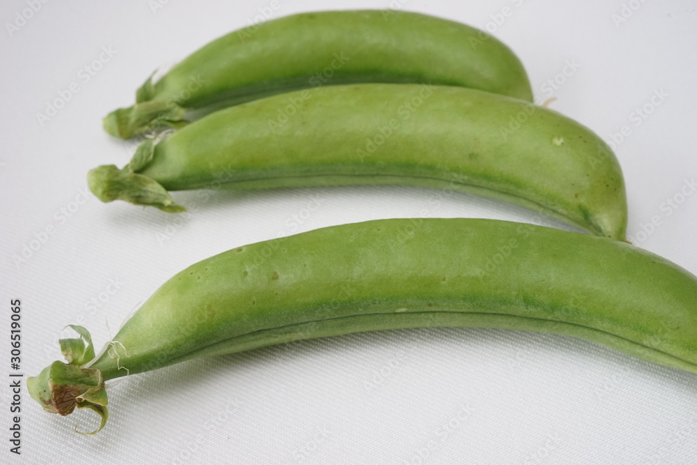 スナップえんどう スナップ えんどう 野菜 接写 白バック スナップえんどう スナップ えんどう 野菜 接写 白バック