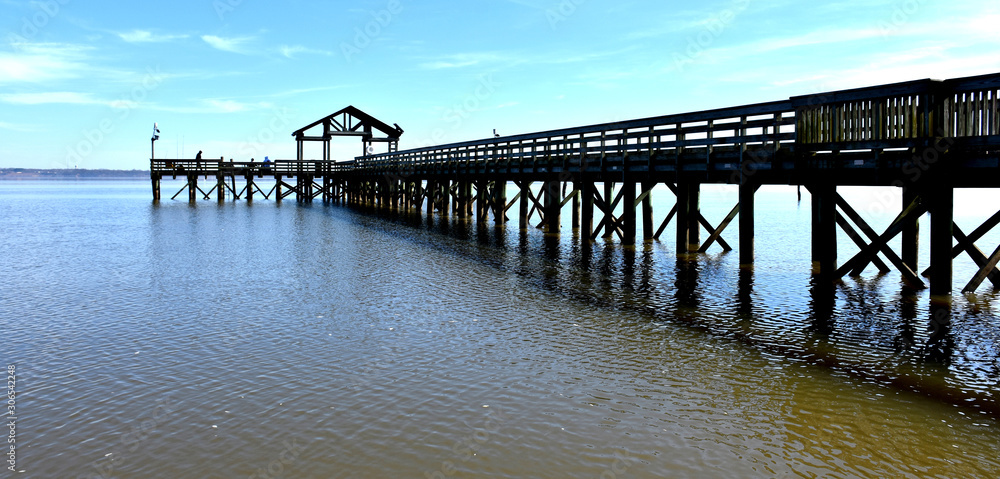 Obraz premium Molo rybackie w Leesylvania State Park, Woodbridge, Wirginia
