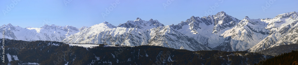 Obraz premium Snow in tyrol - mountain panorma in alps