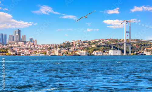 Obraz na płótnie Bosphorus Bridge and Istanbul skyscrappers, beautiful view w salonie