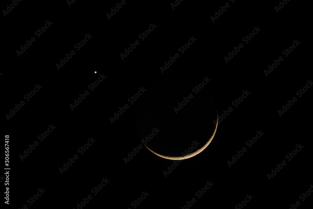 Moonset 4.4% close Jupiter star in dark sky background, real time taken 6.35 pm. Moonset 4.4% close Jupiter star in dark sky background, real time taken 6.35 pm.