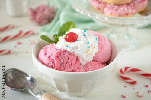 Food photography of a retro 50's diner style peppermint ice cream in a white bowl