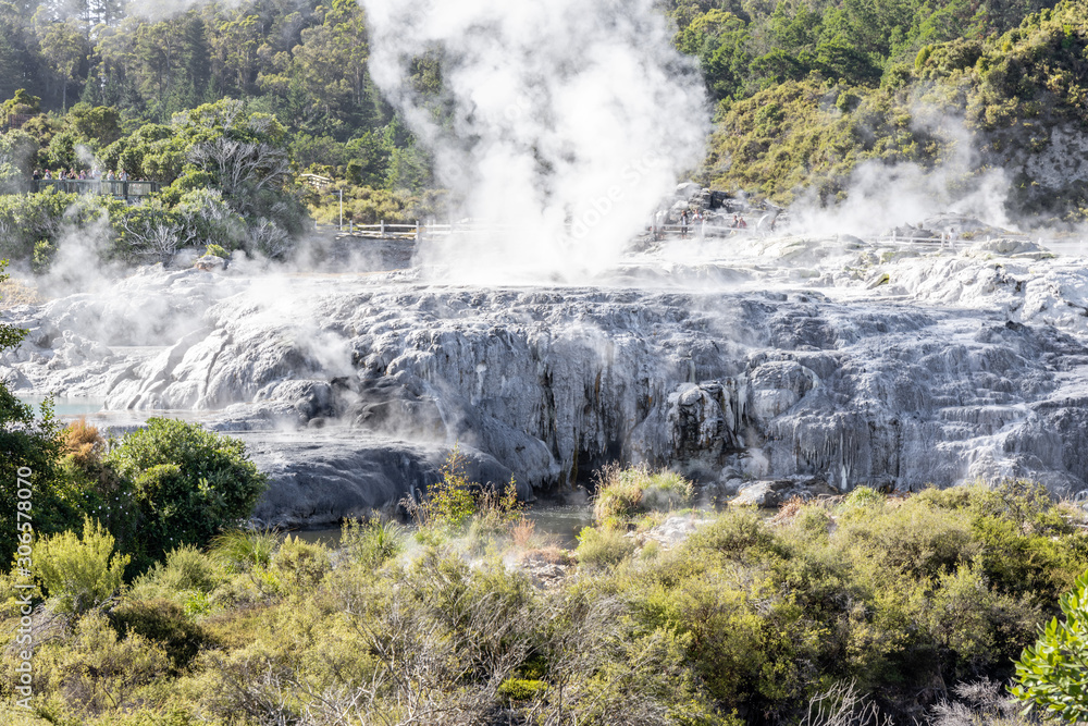 Te-Puia-Thermalpark im Whakarewarewa Valley auf der Nordinsel von Neuseeland Te-Puia-Thermalpark im Whakarewarewa Valley auf der Nordinsel von Neuseeland