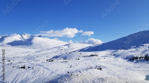 Fototapeta Naklejka Na Ścianę i Meble -  Beautiful snow covered mountain views in Canada and Alaska