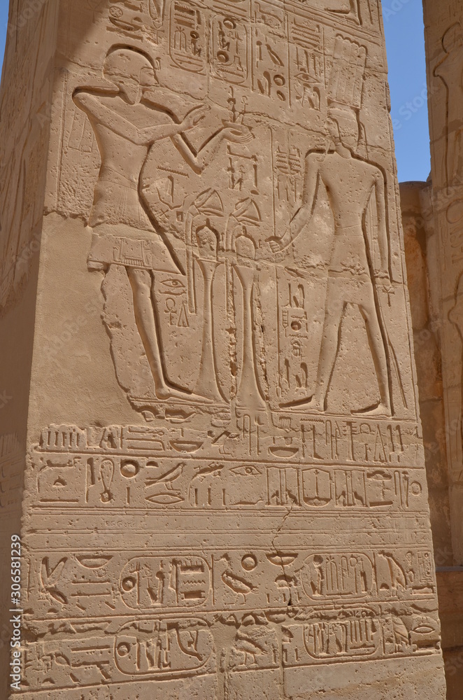 HIÉROGLYPHES TEMPLE FUNÉRAIRE DE RAMSES II THÈBES EGYPTE HIÉROGLYPHES TEMPLE FUNÉRAIRE DE RAMSES II THÈBES EGYPTE