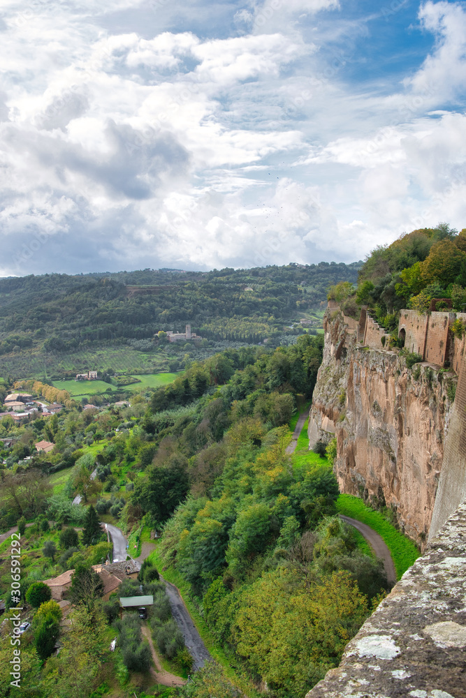 2019-11-02 ORVIETO CLIFFS AND VALLEY IN NOVEMBER
