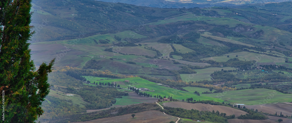 Naklejka premium 019-11-05 ITALIAN COUNTRYSIDE IN TUSCANY 1