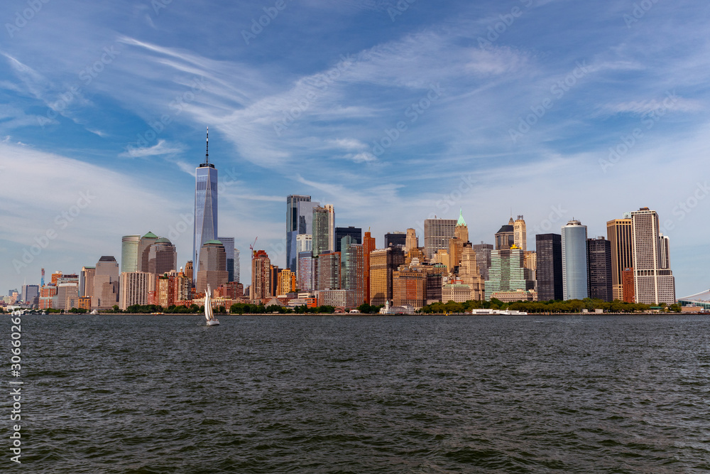 Naklejka premium View of south Manhattan from Hudson River