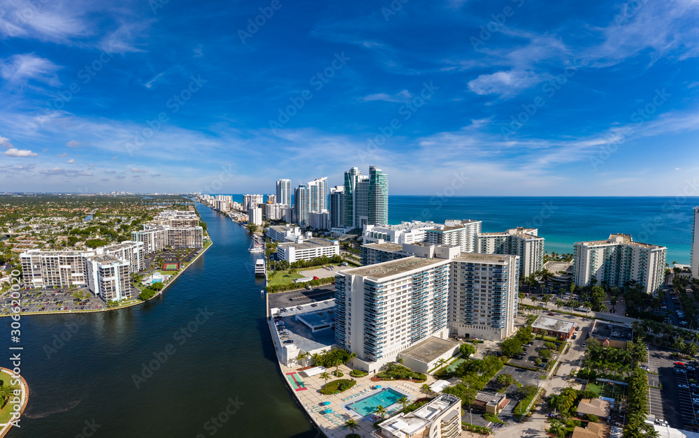 Naklejka premium Aerial view panorama of Fort Lauderdale