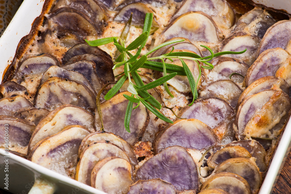 Violet potato gratin with cream and rosemary Violet potato gratin with cream and rosemary