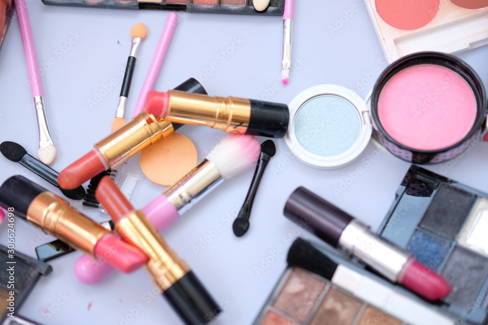 set of makeup and brushes set of makeup and brushes