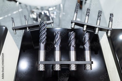 High accuracy carbide endmill for high precision cutting automotive part by CNC machining center