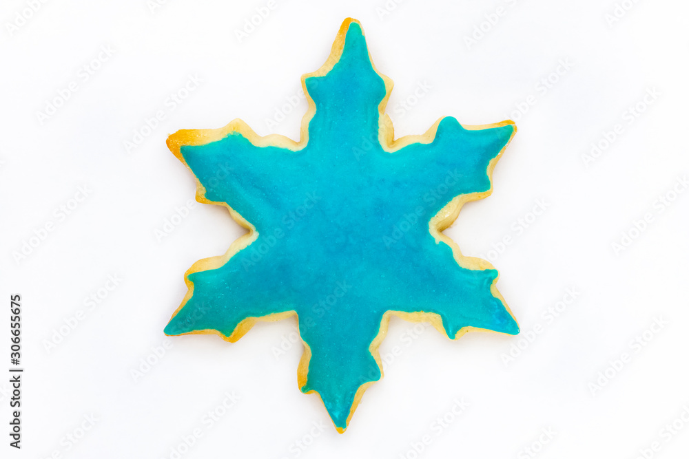 blauer Stern (Kekse) liegt auf weißem Hintergrund blauer Stern (Kekse) liegt auf weißem Hintergrund