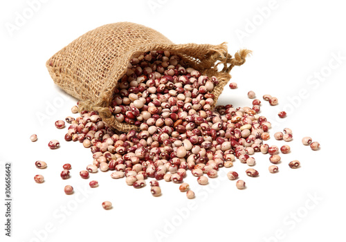 Dry beans on white background © zcy