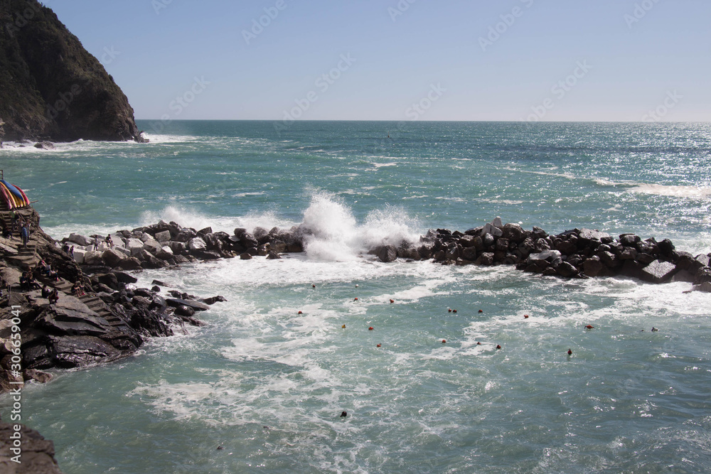 Horizon line over sea and waves are crashing stones.