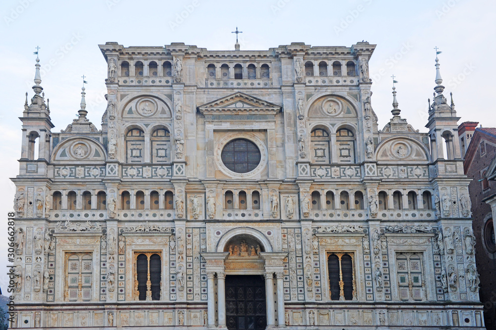 Certosa di Pavia e' un convento benedettino nelle vicinanze di Milano 