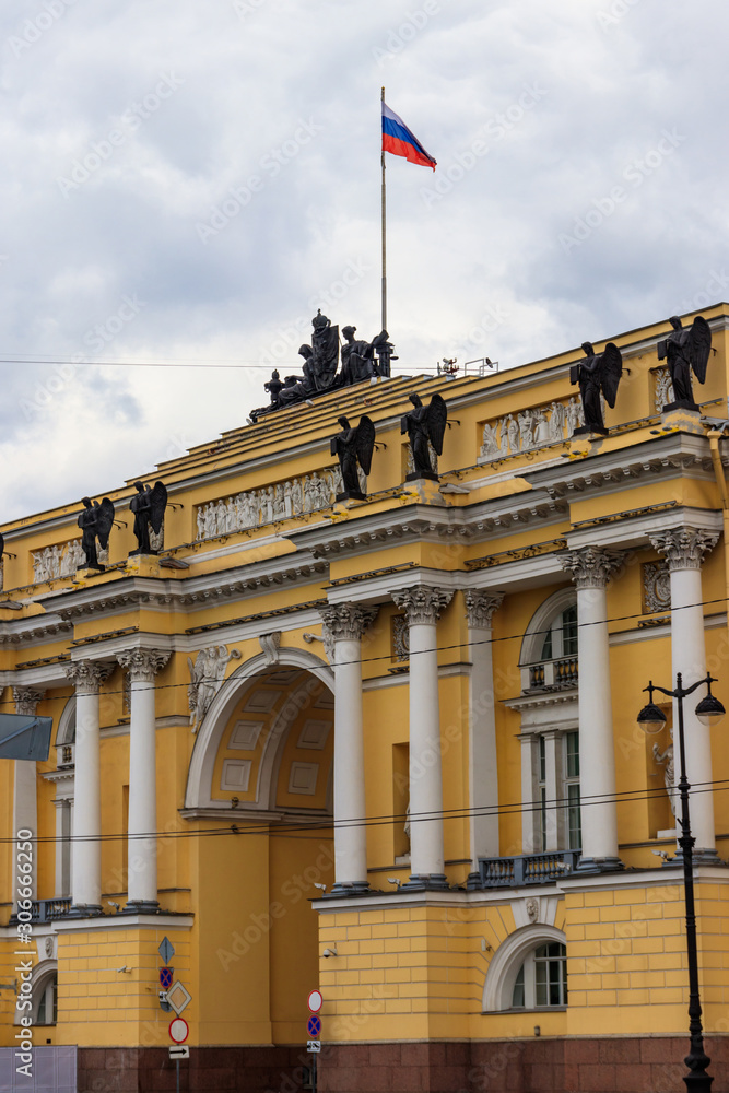 Obraz premium Senate and Synod Building (now headquarters of the Constitutional Court of Russia) on Senate square in St. Petersburg, Russia