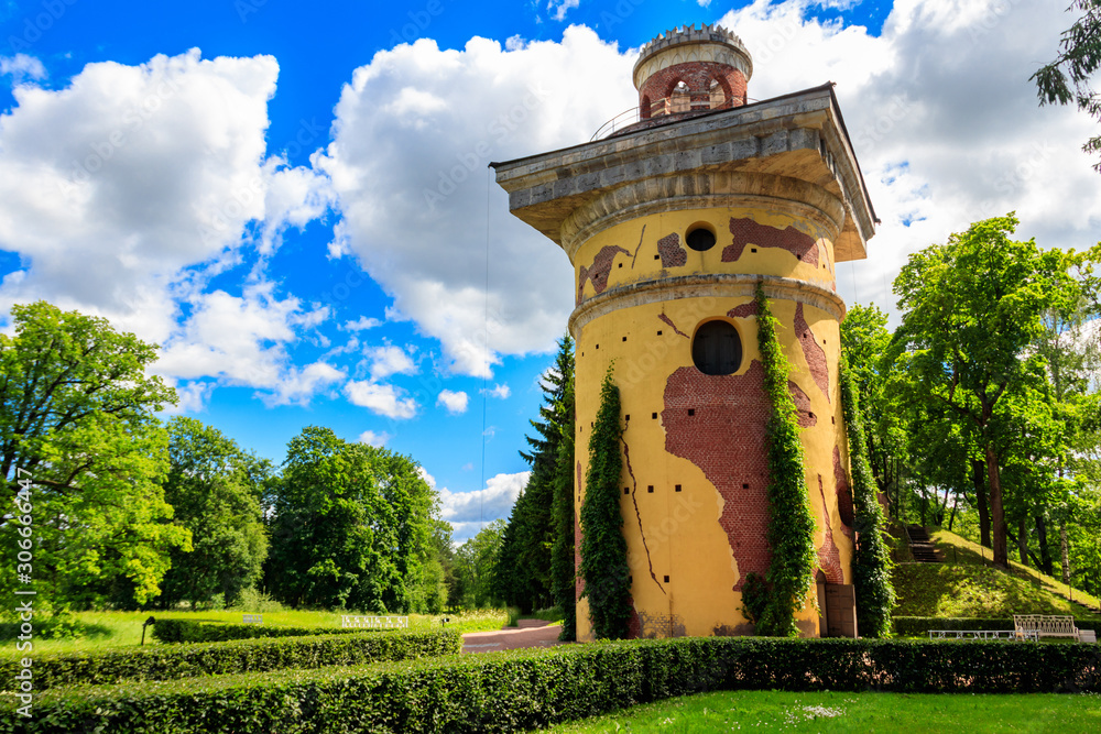 Obraz premium Tower-ruin in Catherine park at Tsarskoye Selo in Pushkin, Russia