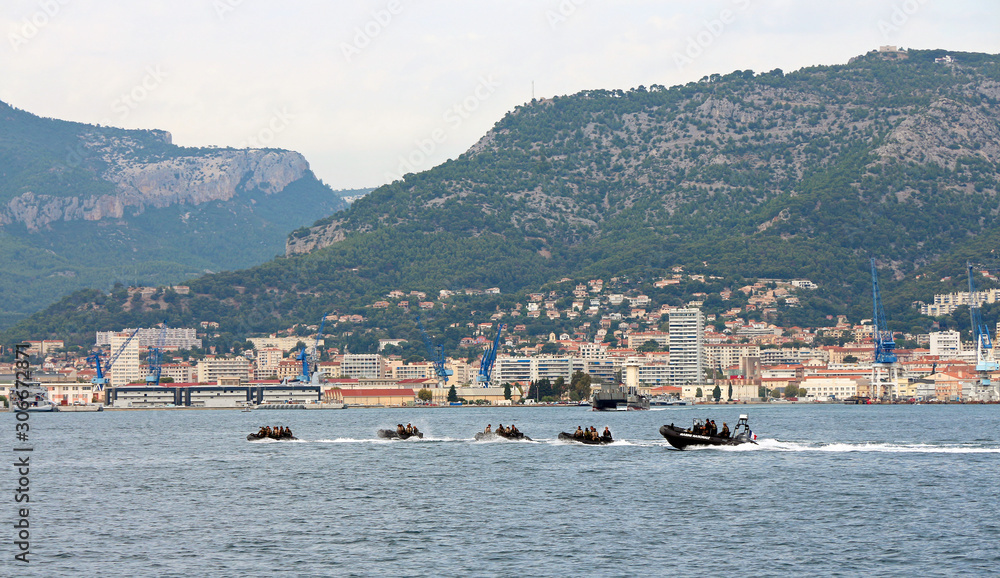 Obraz premium french navy soldiers - Toulon harbor
