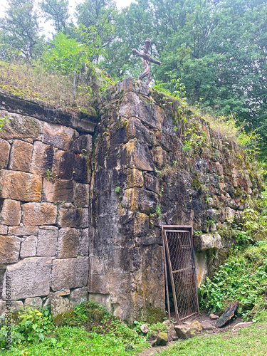 Matosavanq. 13th-century abandoned Armenian monastery photo