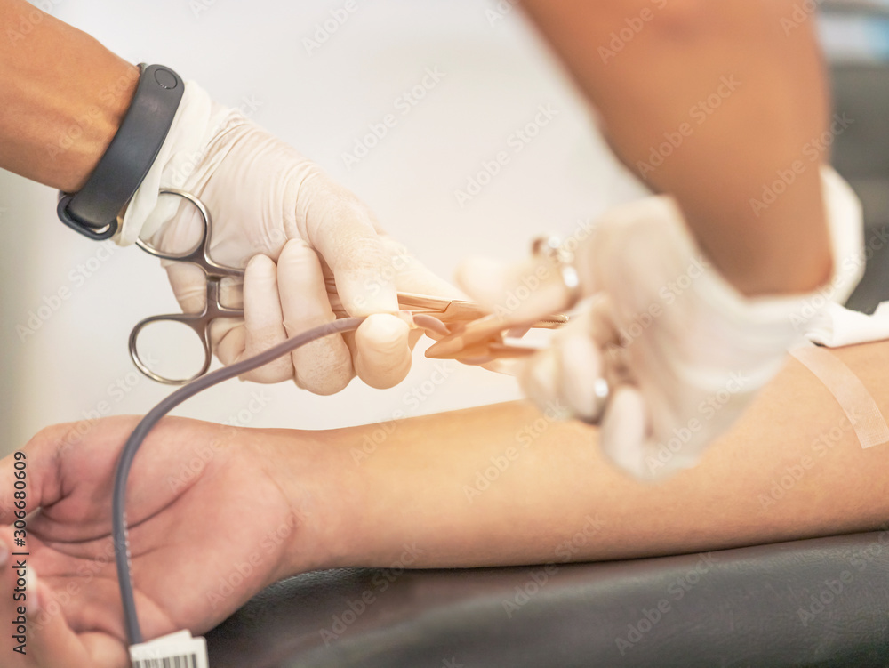 technician blood drawing samples using a tube holder in the clinical laboratory drip flexor hemotransfusion technician blood drawing samples using a tube holder in the clinical laboratory drip flexor hemotransfusion