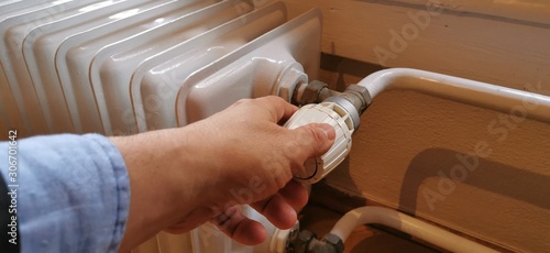 Die Heizung von Hand regulieren und Heizenergie sparen