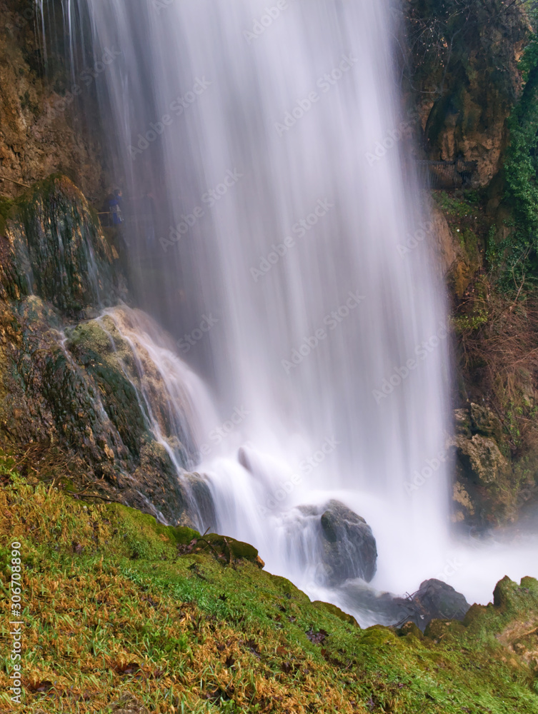 Obraz premium Waterfall in Edessa, Greece. Beautiful water flow, impressive vertical landscape.