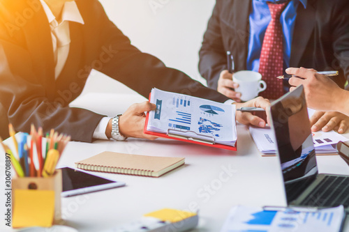 Εκτύπωση καμβά Businessmen in the meeting room are introducing and consulting each other in order to make good business profits