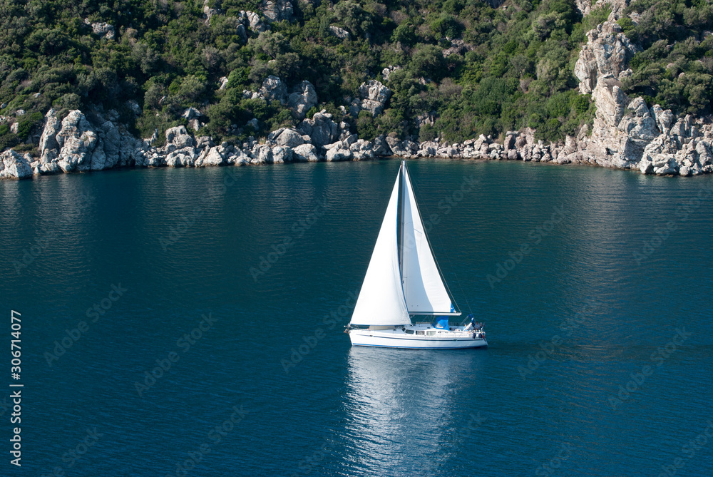 Obraz premium Sailing Along Marmaris District Shore