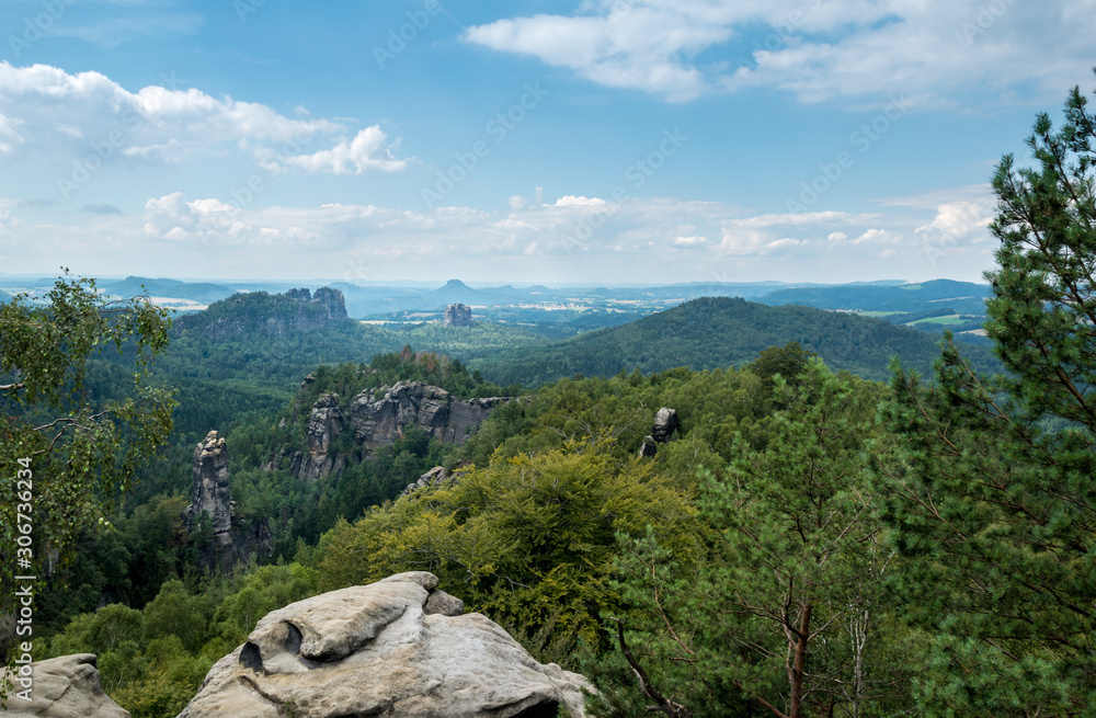 Ausblick vom Carolafelsen im Elbsandsteingebirge Ausblick vom Carolafelsen im Elbsandsteingebirge
