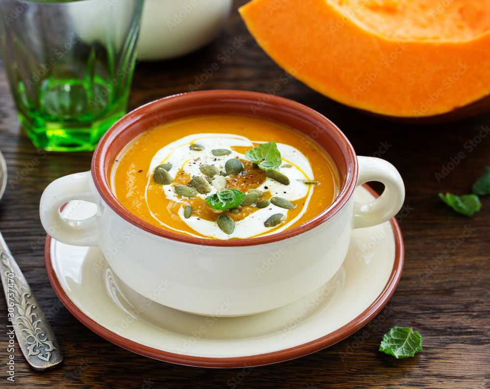 Pumpkin-carrot soup curry puree. Pumpkin-carrot soup curry puree.