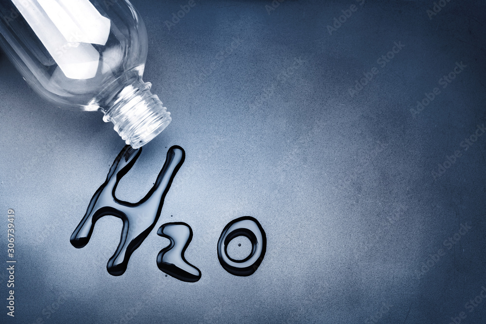 Clear water bottle on dark gray background with H2O symbol letters made from water, Last change of water and Save water before it too late concept, - obrazy, fototapety, plakaty 