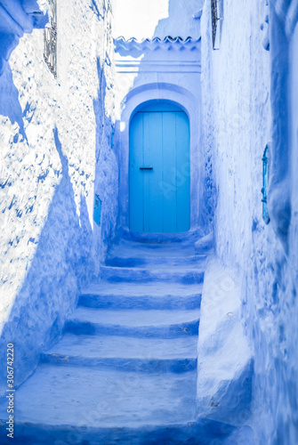 Stairs in an alley of Chefchaouen, Morocco © urdialex