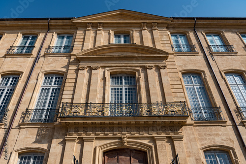 Vu sur une fenêtre provençal à Aix en Provence, France