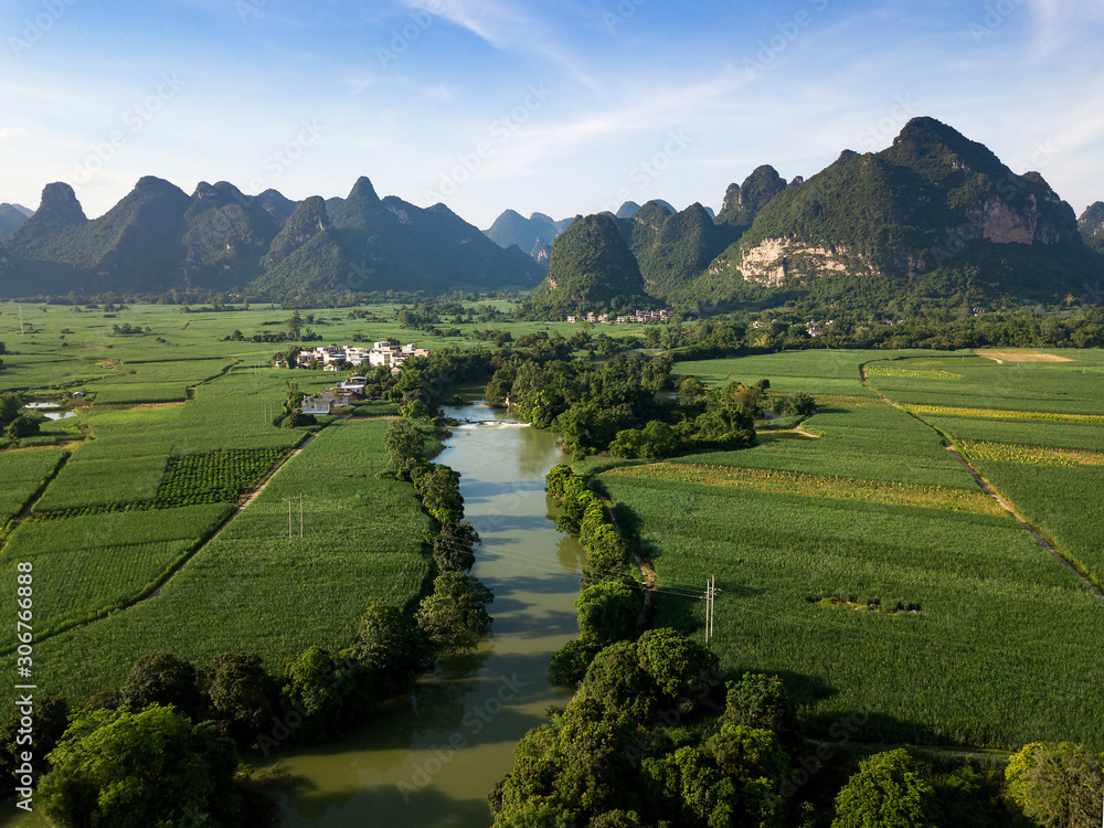 Obraz premium Karst landscape and agricultural fields in Guangxi province at south China